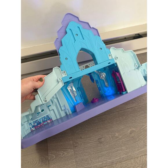 Fisher Price Little People Disneys Froze Elsa Ice Palace Playset - Picture 5 of 7